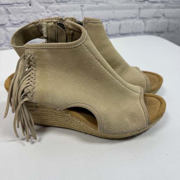 Minnetonka Shoes - Minnetonka Blaire Suede Fringe Wedge Sandals Size 9